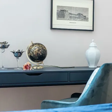 Joivy Sophisticated 3-bed Flat With Desk * Milan