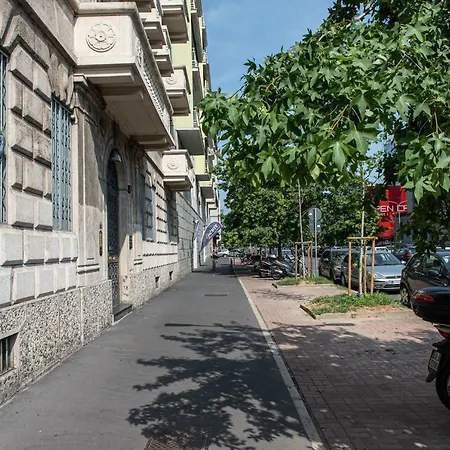 Joivy Sophisticated 3-bed Flat With Desk Apartment